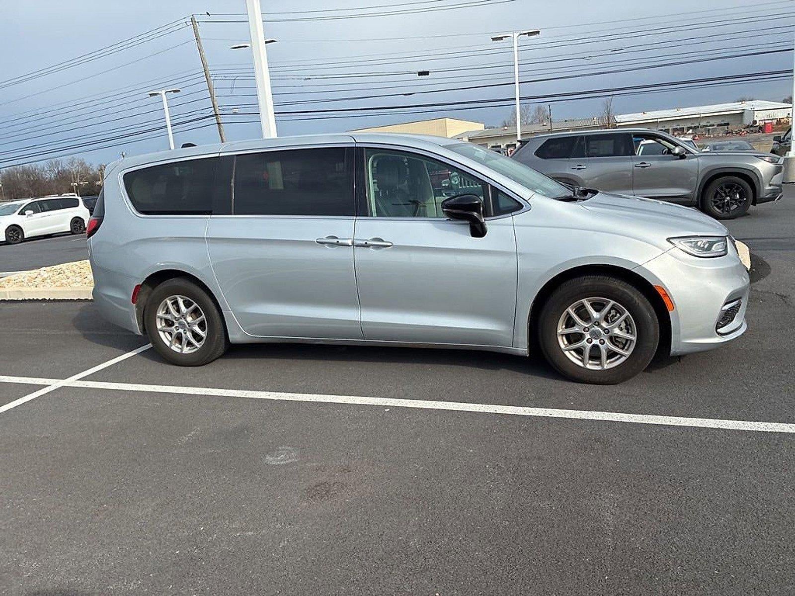 2024 Chrysler Pacifica Touring L FWD