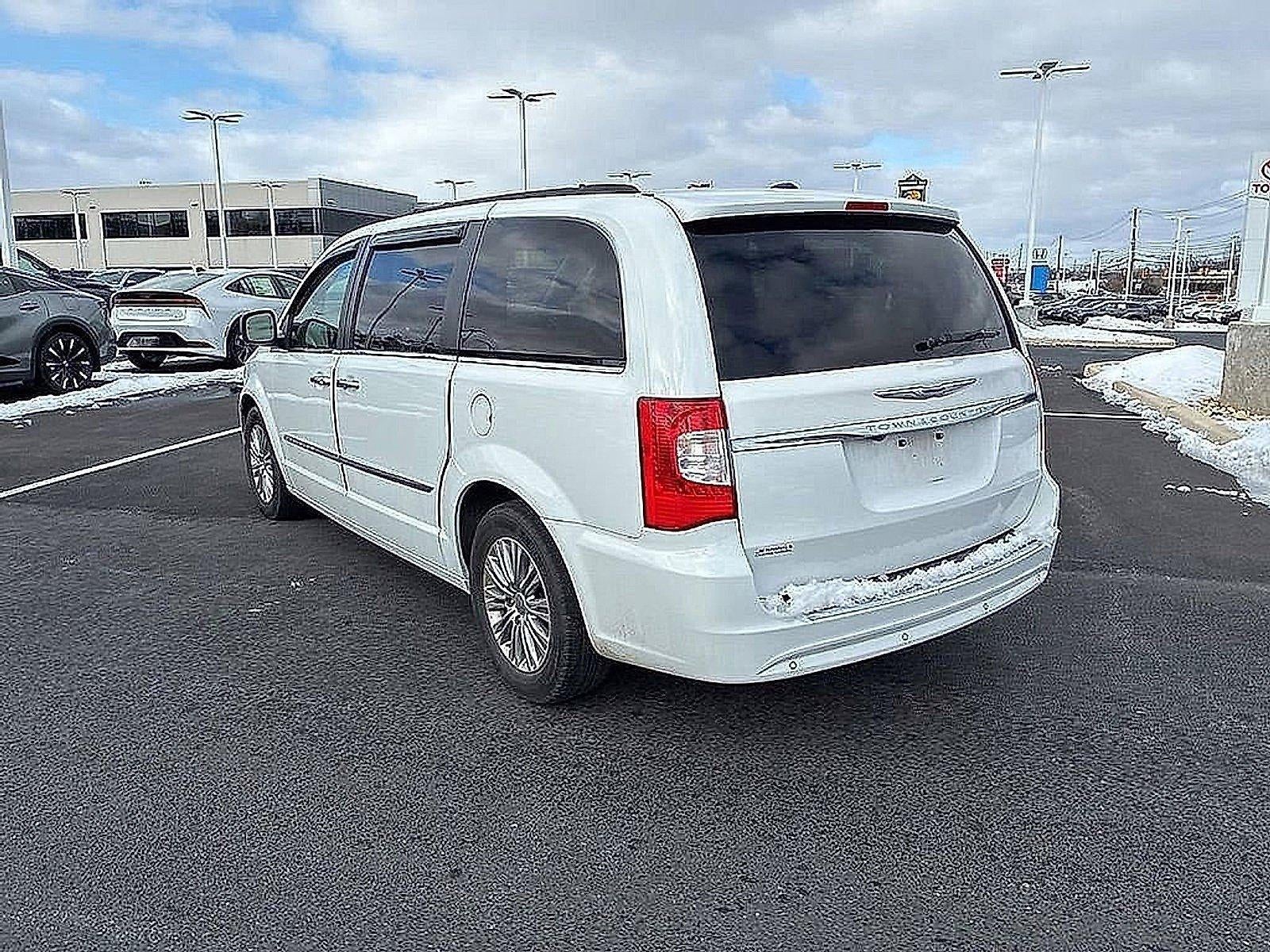 2016 Chrysler Town & Country 4dr Wgn Touring-L Anniversary Edition