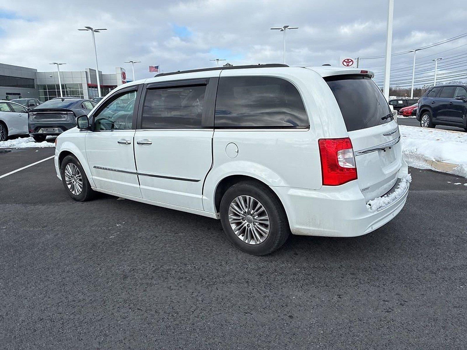 2016 Chrysler Town & Country 4dr Wgn Touring-L Anniversary Edition