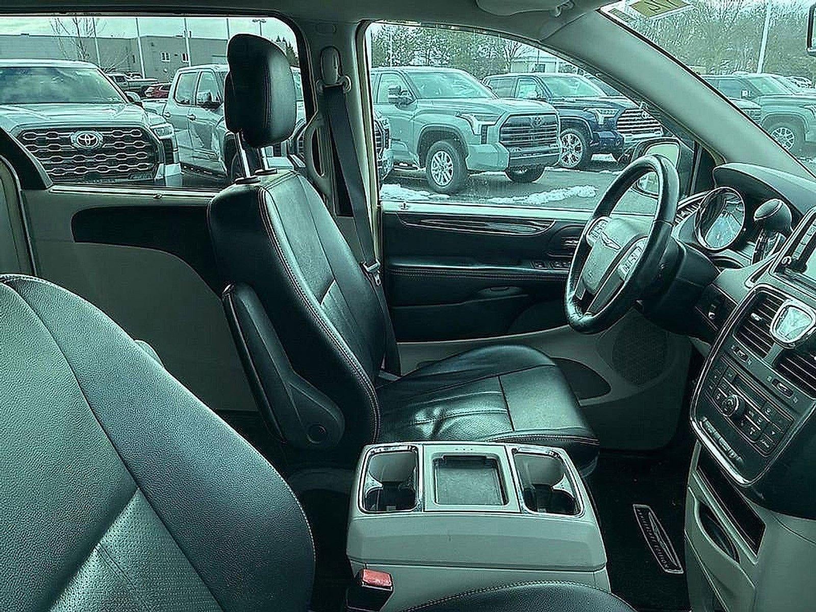 2016 Chrysler Town & Country 4dr Wgn Touring-L Anniversary Edition