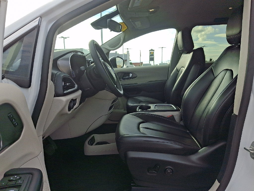 2023 Chrysler Pacifica Hybrid Touring L