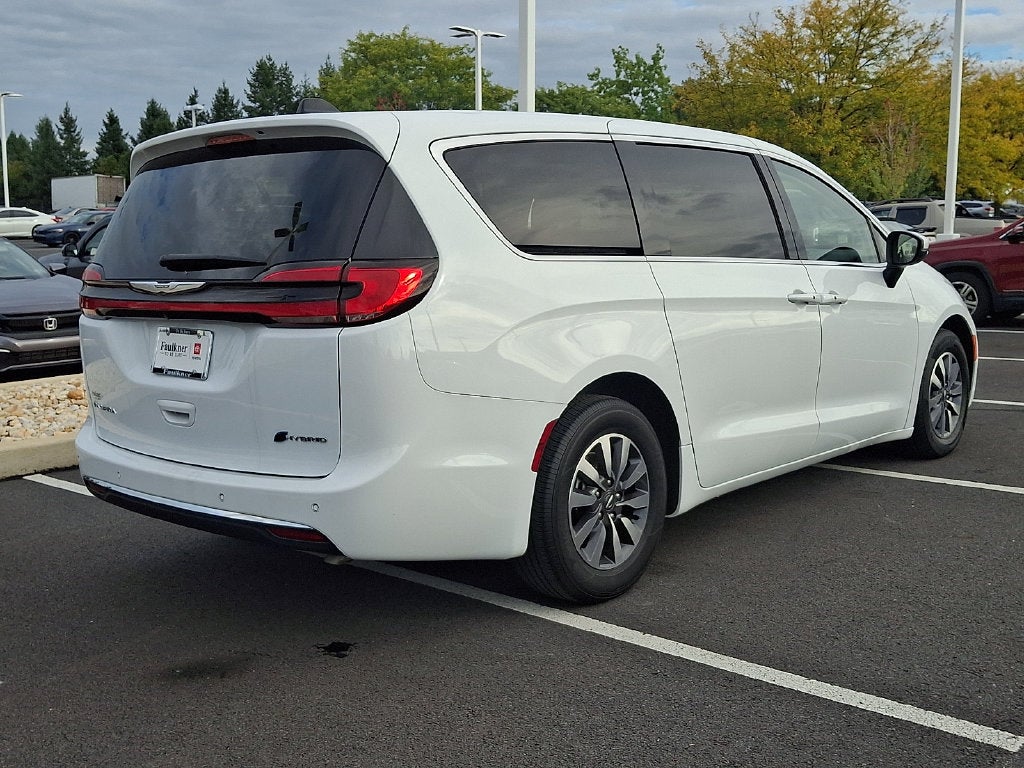 2023 Chrysler Pacifica Hybrid Touring L