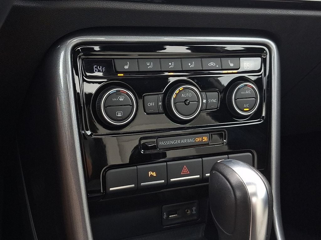 2019 Volkswagen Beetle SE Auto