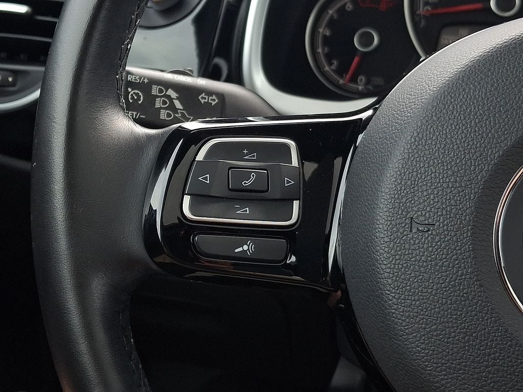 2019 Volkswagen Beetle SE Auto