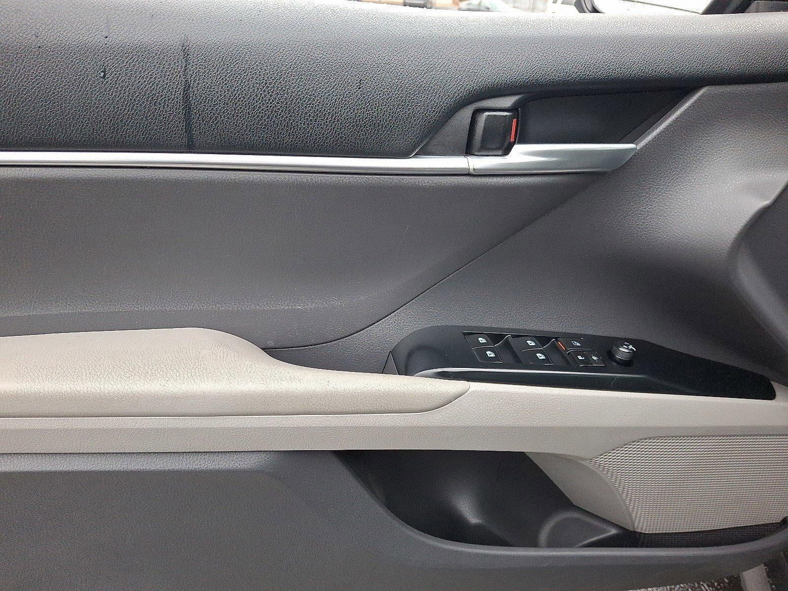 2018 Toyota Camry LE Auto (SE)