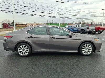 2018 Toyota Camry LE Auto (SE)