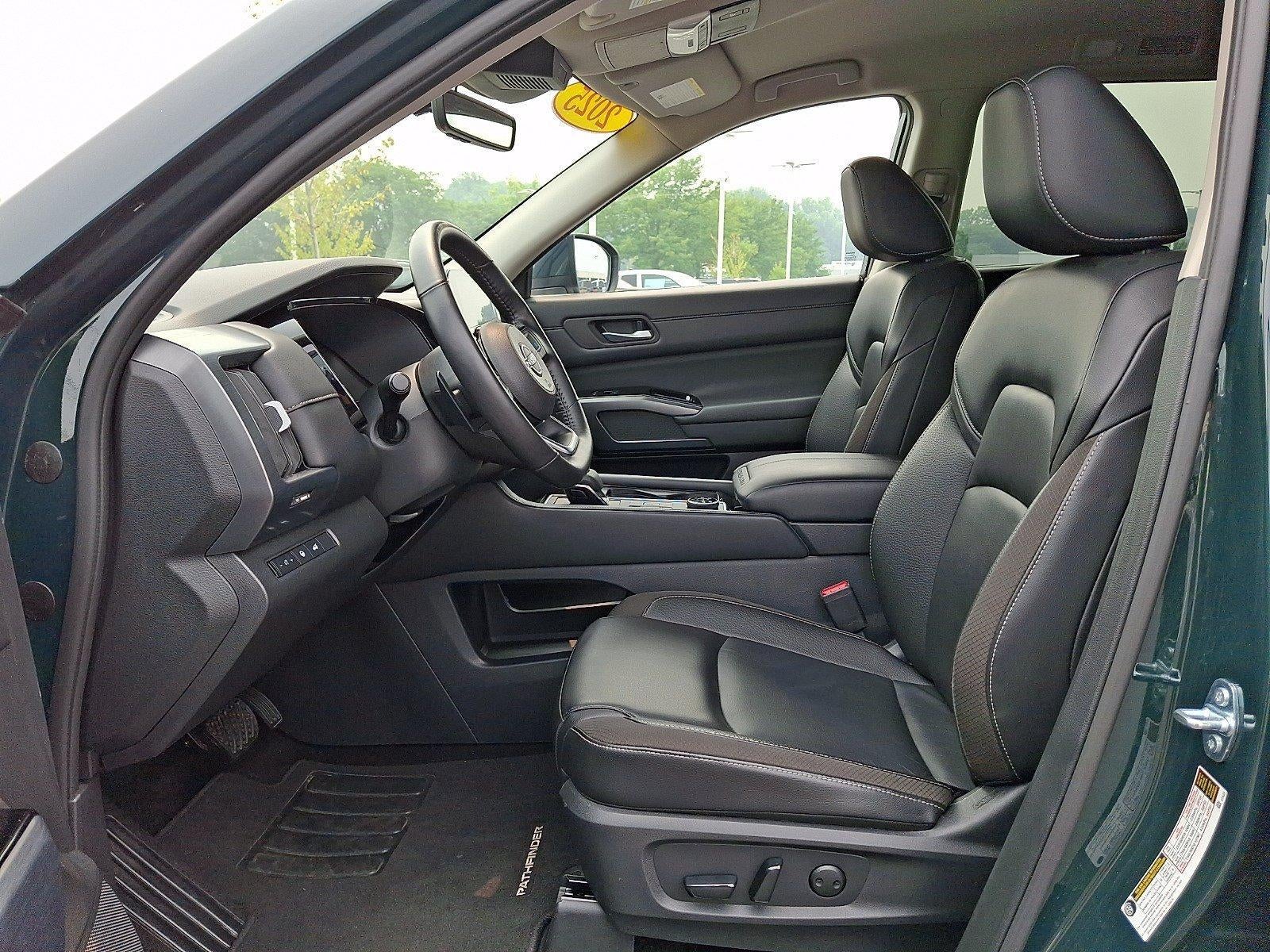 2025 Nissan Pathfinder SL 4WD