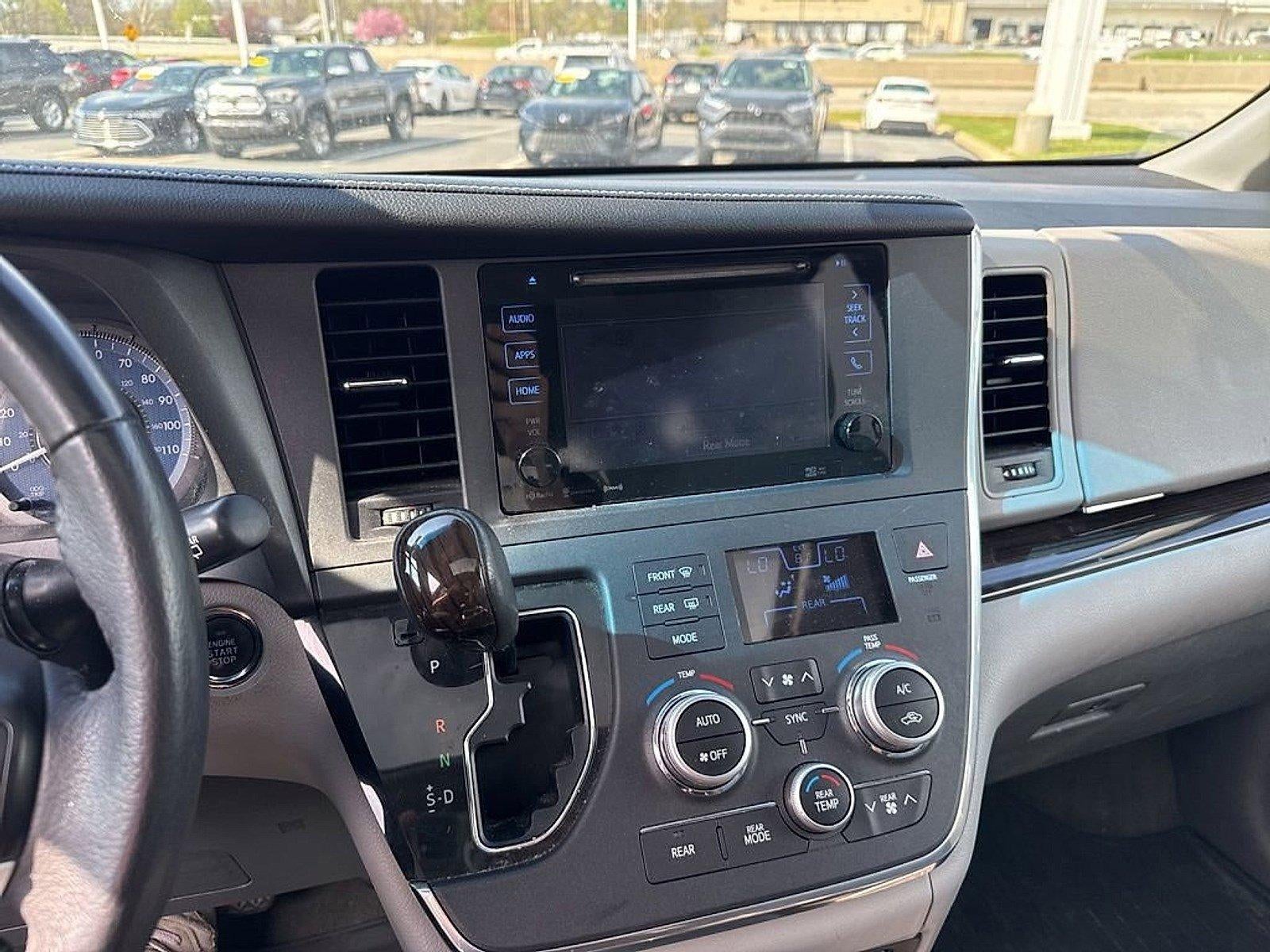 2017 Toyota Sienna XLE Premium AWD 7-Passenger (Natl)