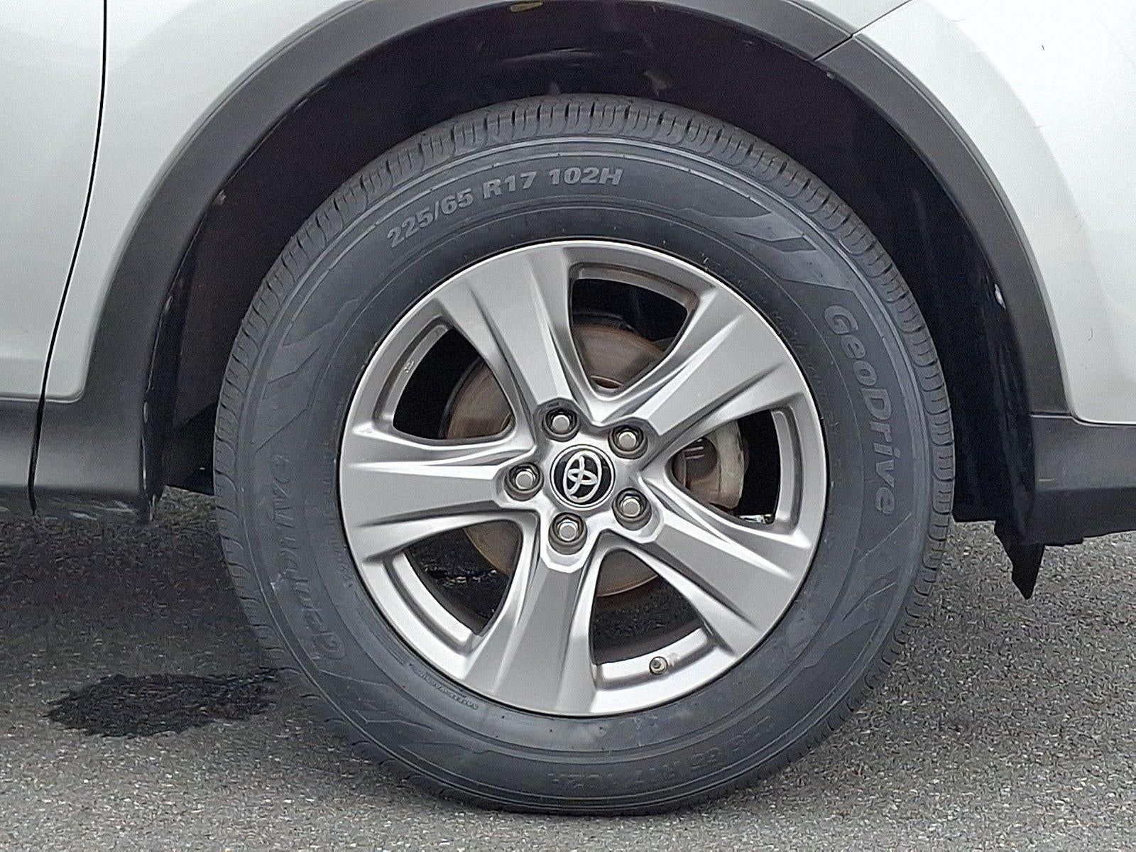 2015 Toyota RAV4 AWD 4dr LE (Natl)