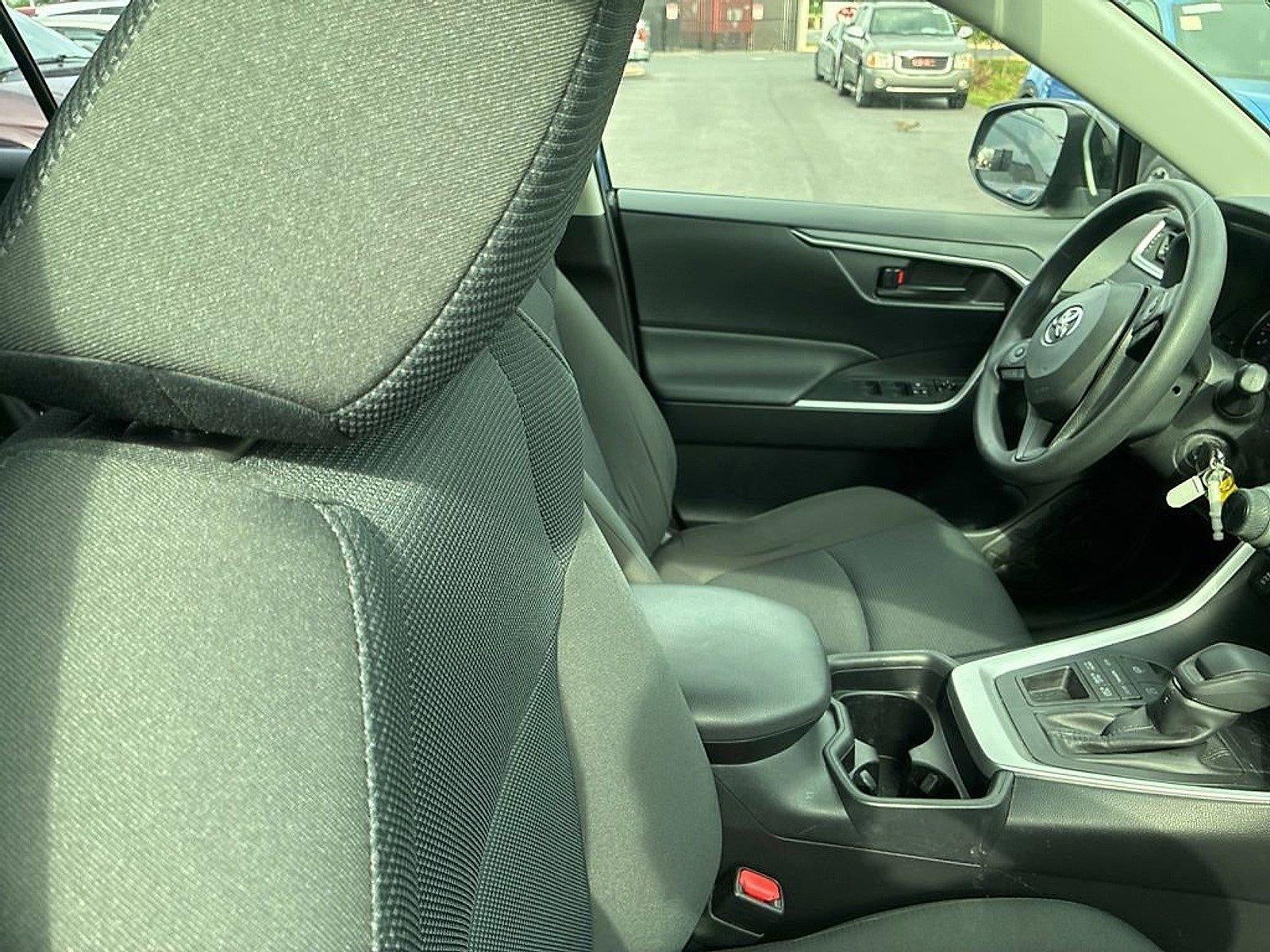 2019 Toyota RAV4 LE AWD (Natl)