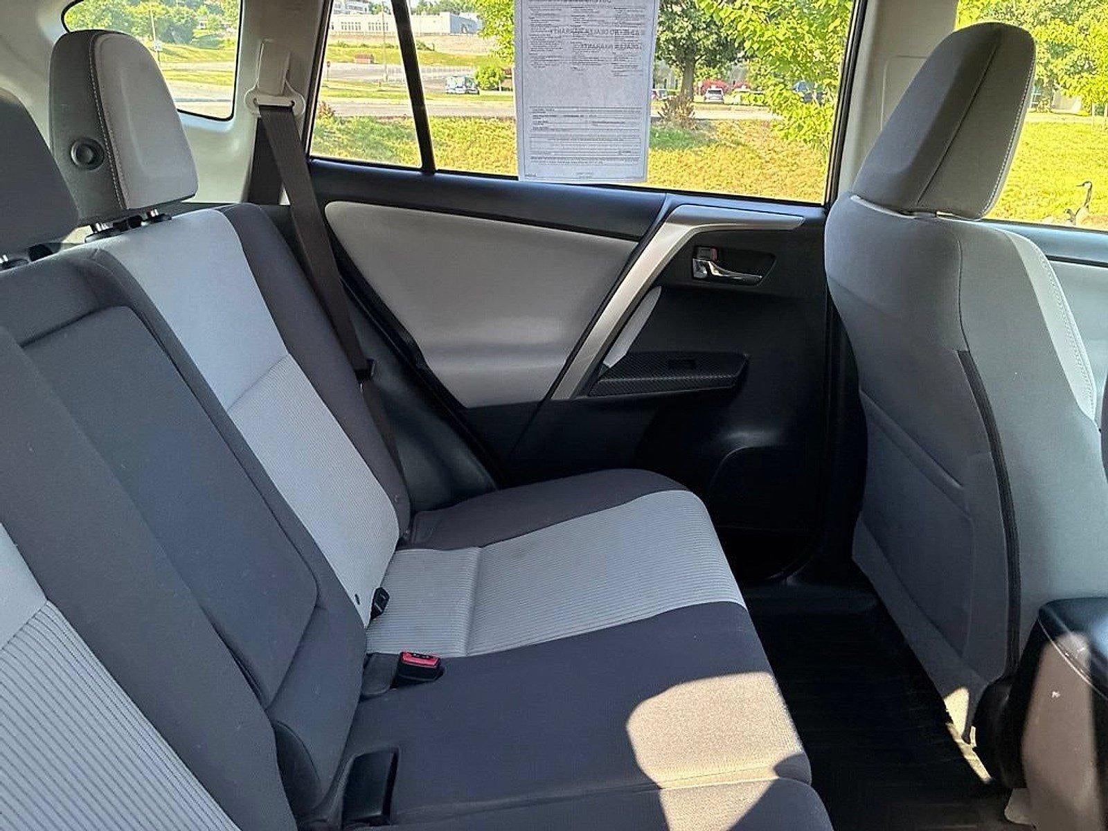 2015 Toyota RAV4 AWD 4dr XLE (Natl)