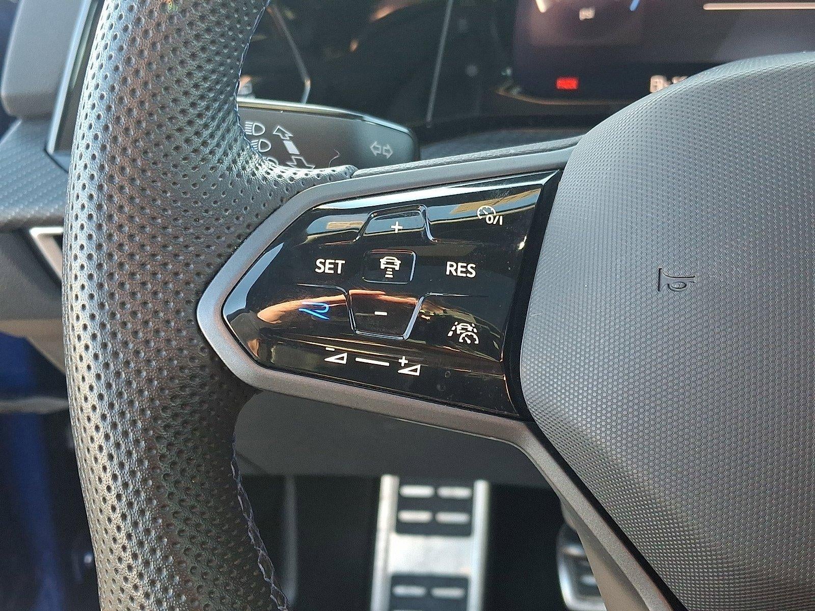 2024 Volkswagen Golf R 2.0T Manual