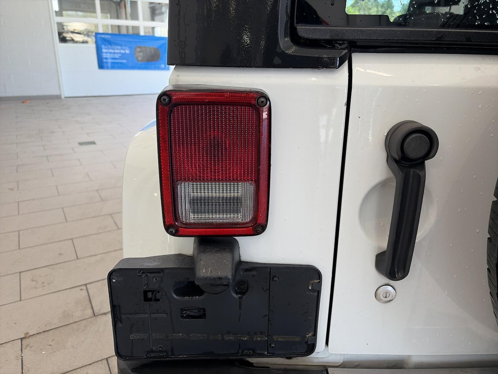 2012 Jeep Wrangler Unlimited 4WD 4dr Sahara