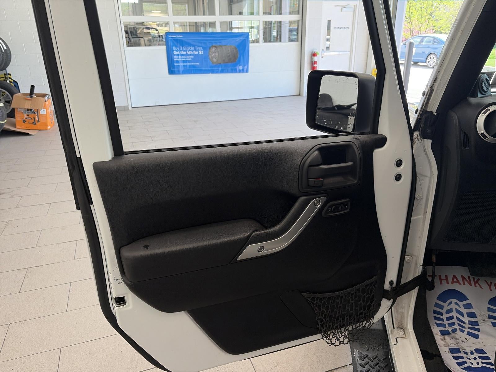 2012 Jeep Wrangler Unlimited 4WD 4dr Sahara