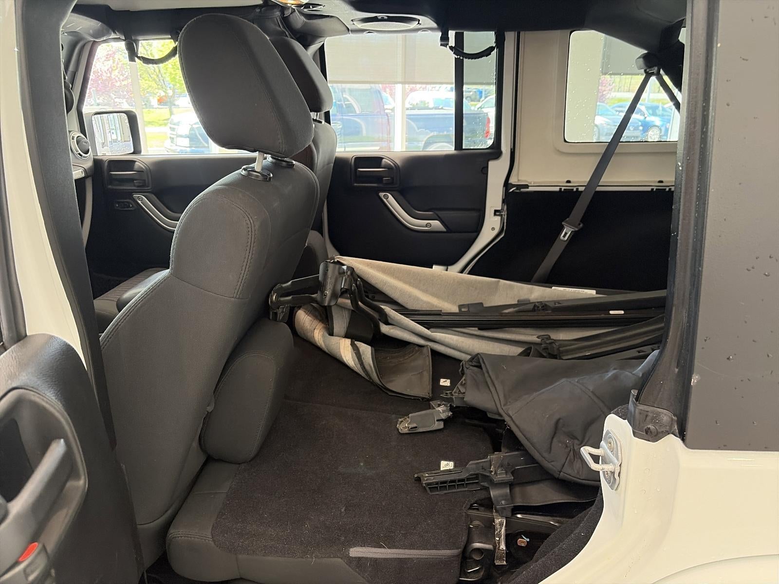 2012 Jeep Wrangler Unlimited 4WD 4dr Sahara