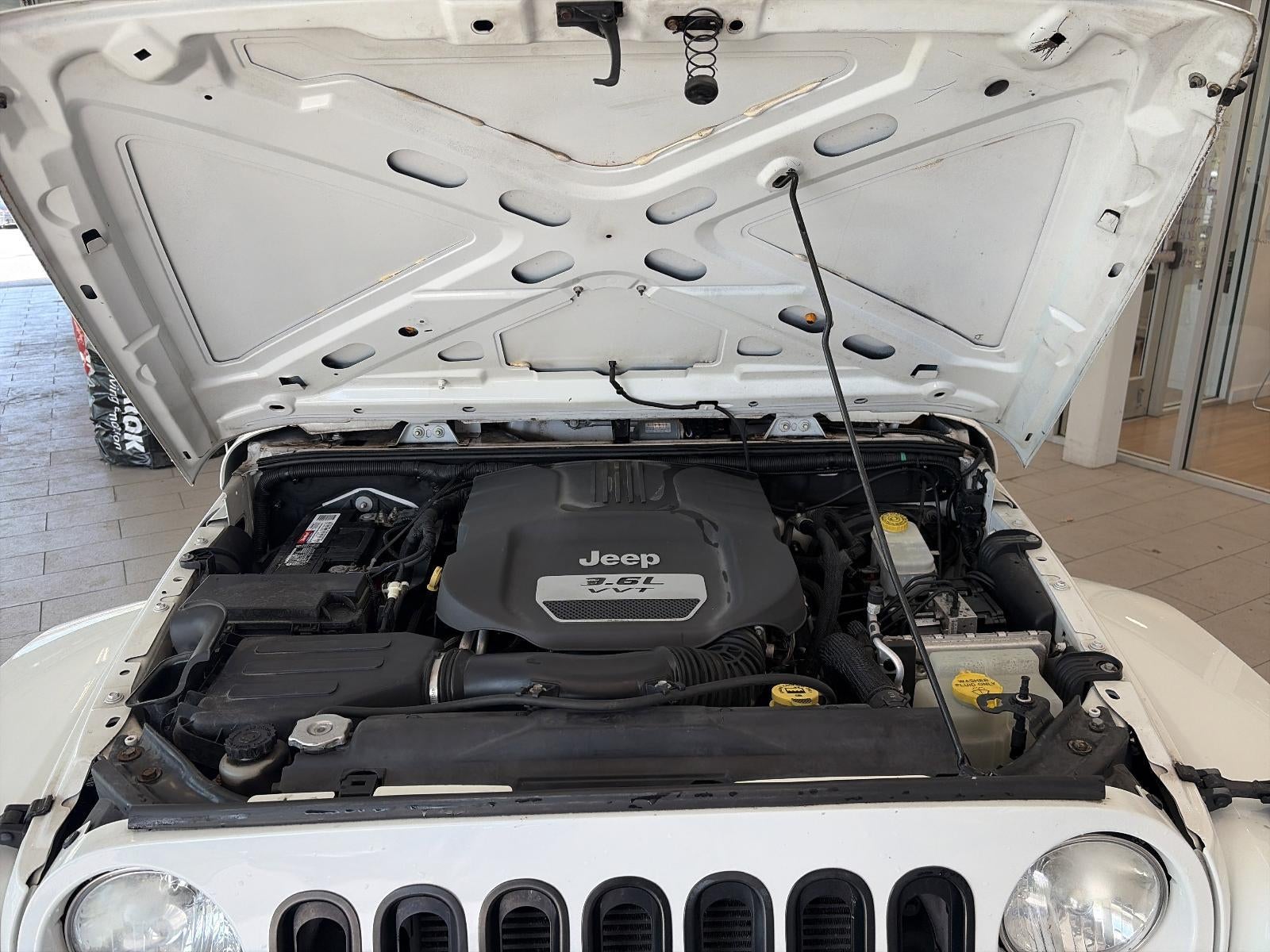 2012 Jeep Wrangler Unlimited 4WD 4dr Sahara