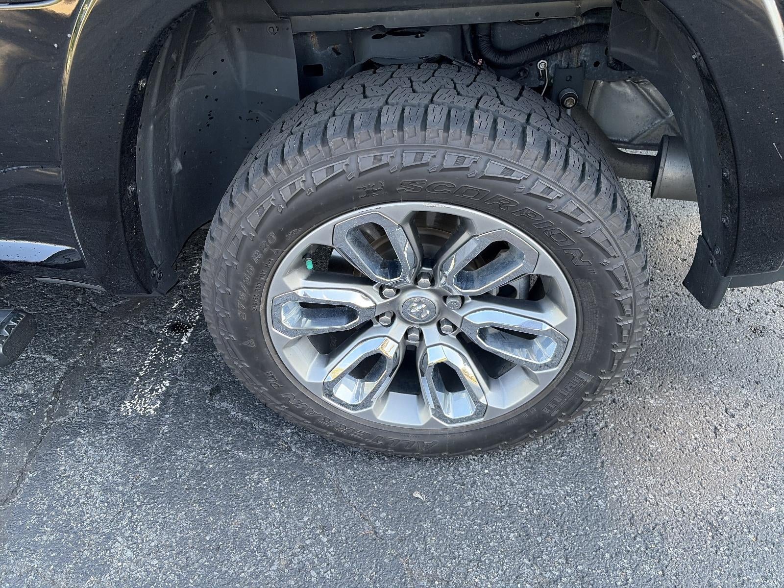 2019 RAM 1500 Laramie 4x4 Crew Cab 5'7" Box