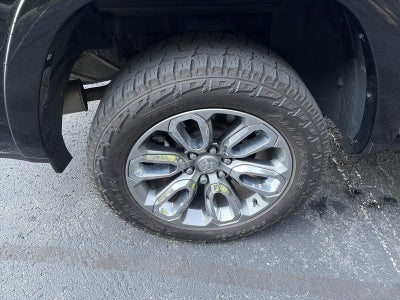 2019 RAM 1500 Laramie 4x4 Crew Cab 5'7" Box