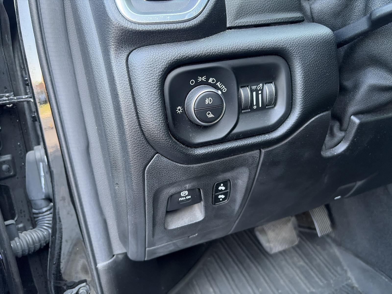 2019 RAM 1500 Laramie 4x4 Crew Cab 5'7" Box