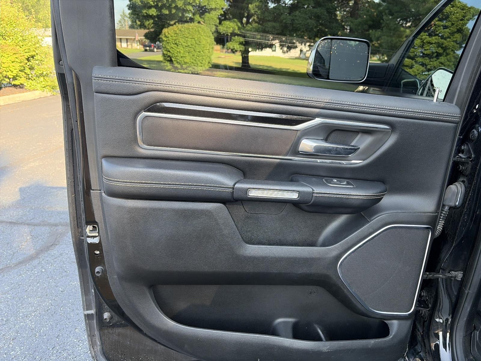 2019 RAM 1500 Laramie 4x4 Crew Cab 5'7" Box