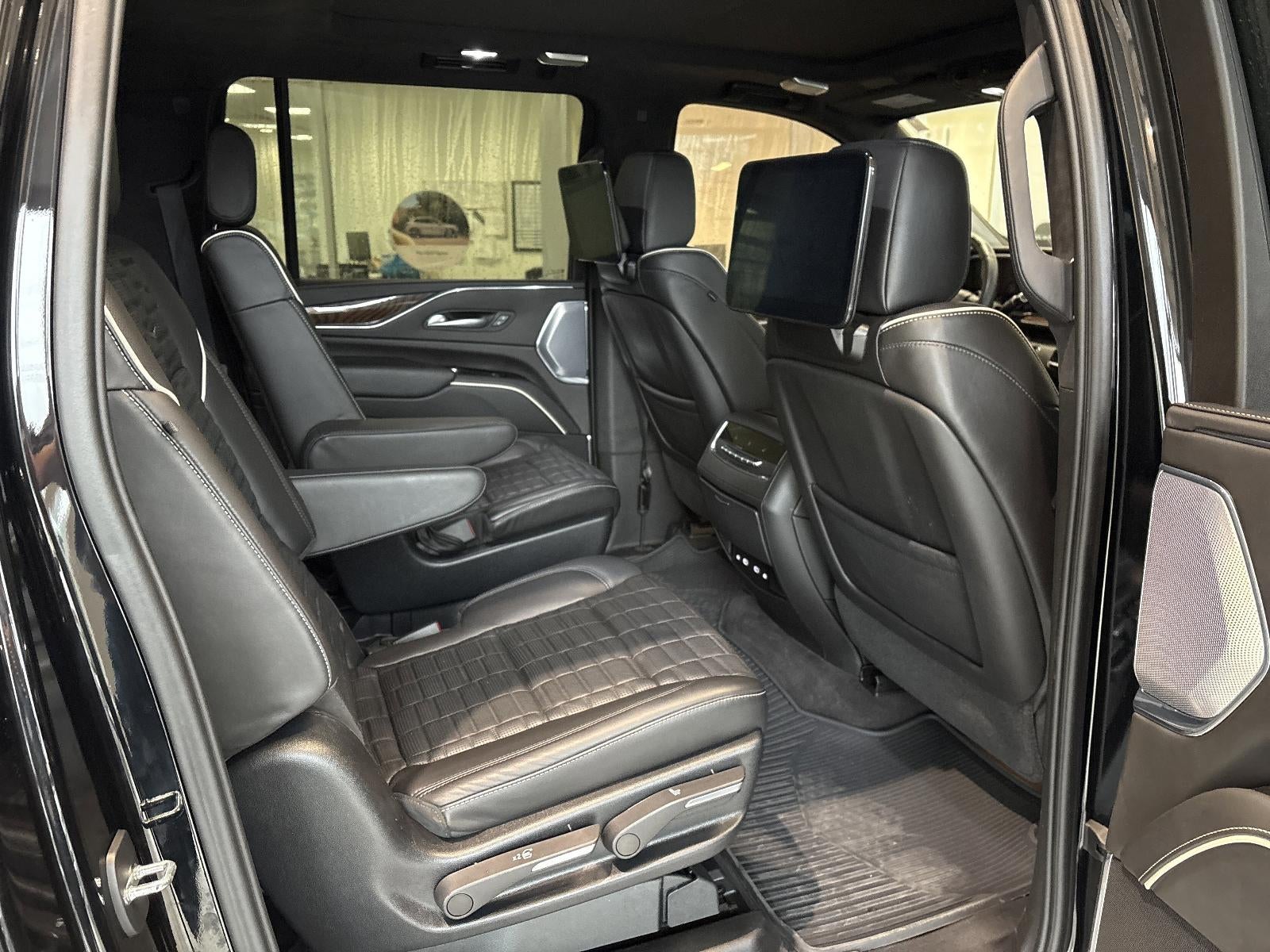 2023 Cadillac Escalade ESV 4WD Sport Platinum
