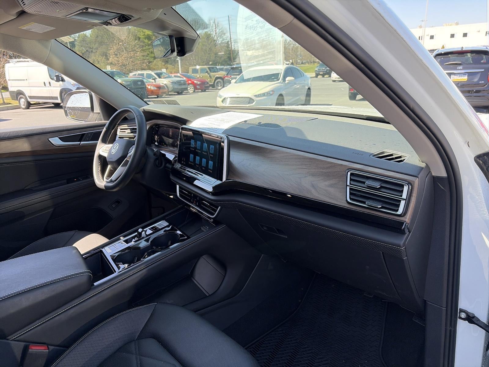 2024 Volkswagen Atlas 2.0T SE w/Technology 4MOTION