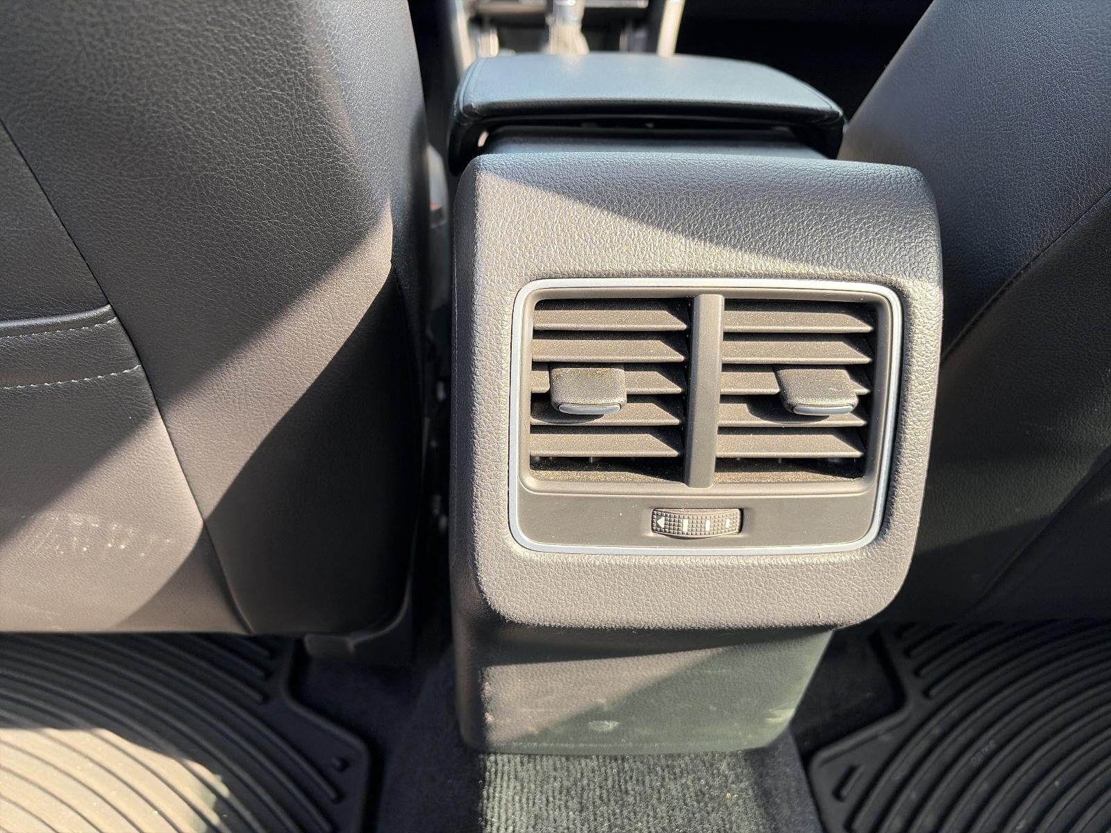 2014 Volkswagen Passat 4dr Sdn 1.8T Auto SEL Premium PZEV