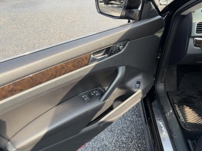 2014 Volkswagen Passat 4dr Sdn 1.8T Auto SEL Premium PZEV