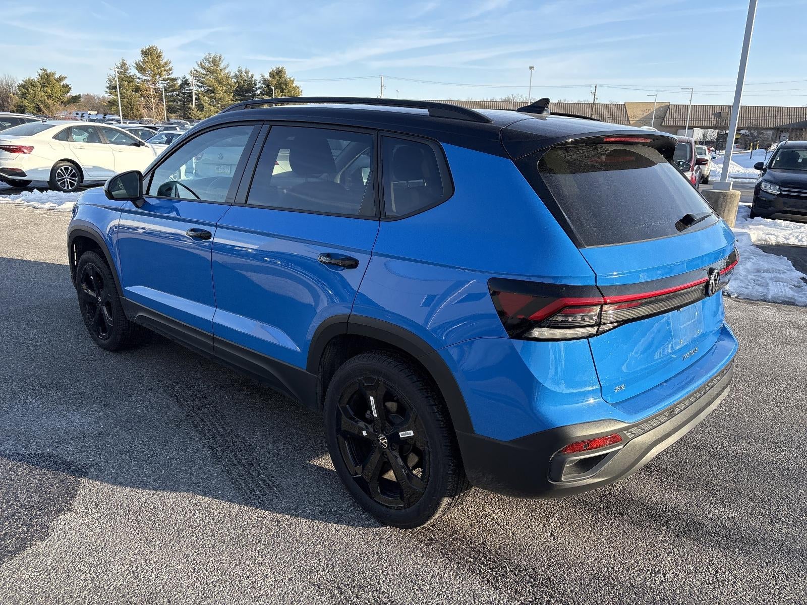 2025 Volkswagen Taos SE Black 4MOTION