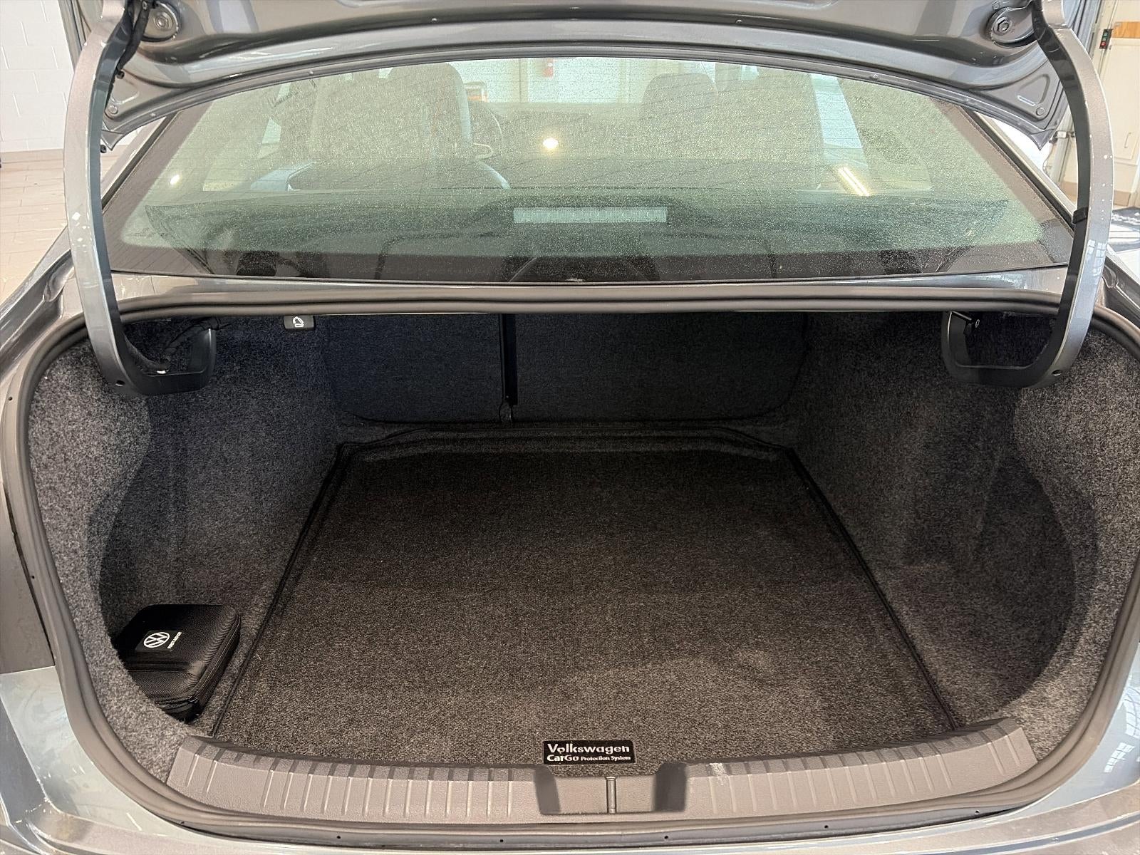 2025 Volkswagen Jetta SE Auto