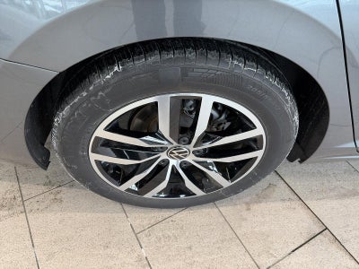 2025 Volkswagen Jetta SE Auto