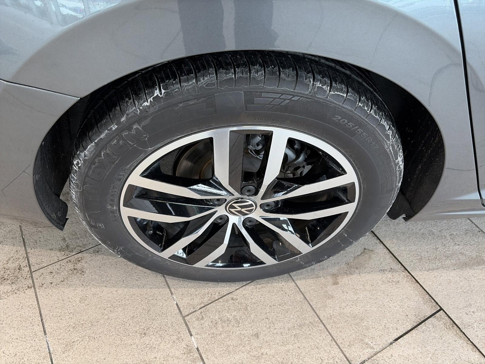 2025 Volkswagen Jetta SE Auto