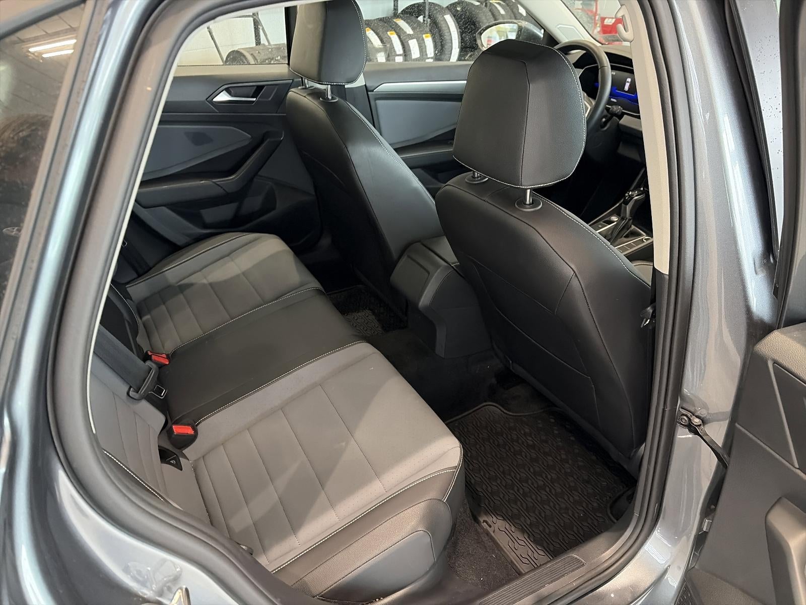 2025 Volkswagen Jetta SE Auto