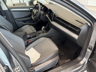 2025 Volkswagen Jetta SE Auto