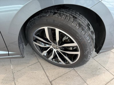 2025 Volkswagen Jetta SE Auto