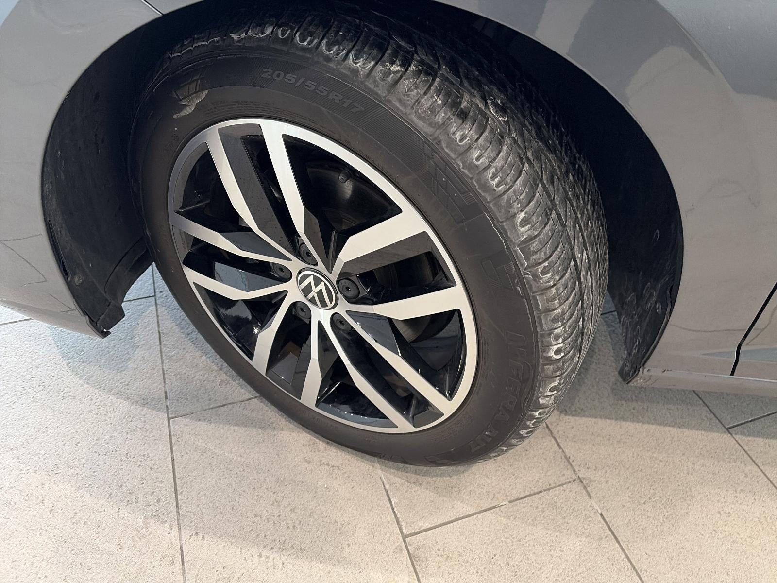 2025 Volkswagen Jetta SE Auto