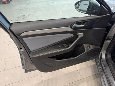 2025 Volkswagen Jetta SE Auto