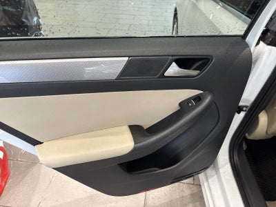 2015 Volkswagen Jetta 4dr Auto 1.8T SE PZEV Sedan