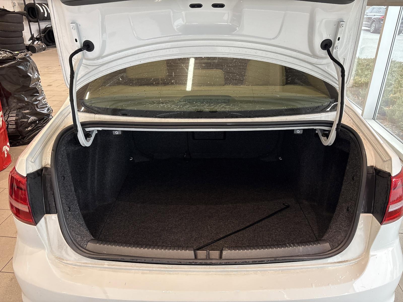 2015 Volkswagen Jetta 4dr Auto 1.8T SE PZEV Sedan