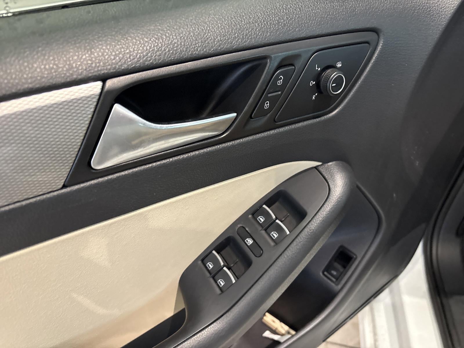 2015 Volkswagen Jetta 4dr Auto 1.8T SE PZEV Sedan