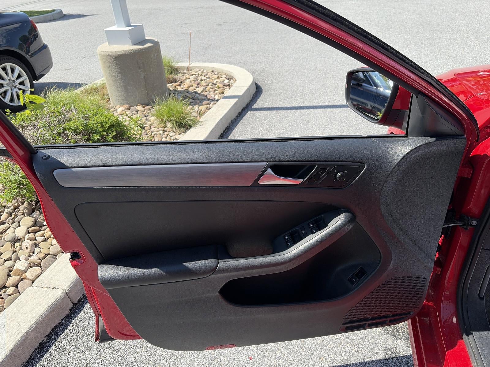 2016 Volkswagen Jetta 4dr Auto 1.8T Sport PZEV Sedan
