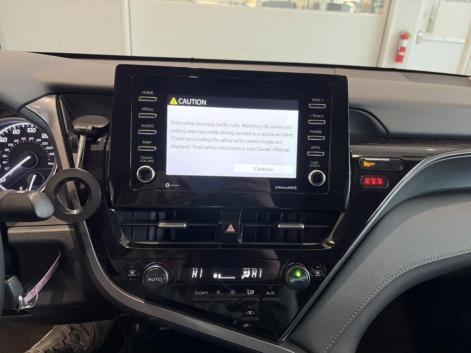 2023 Toyota Camry LE Auto (SE)