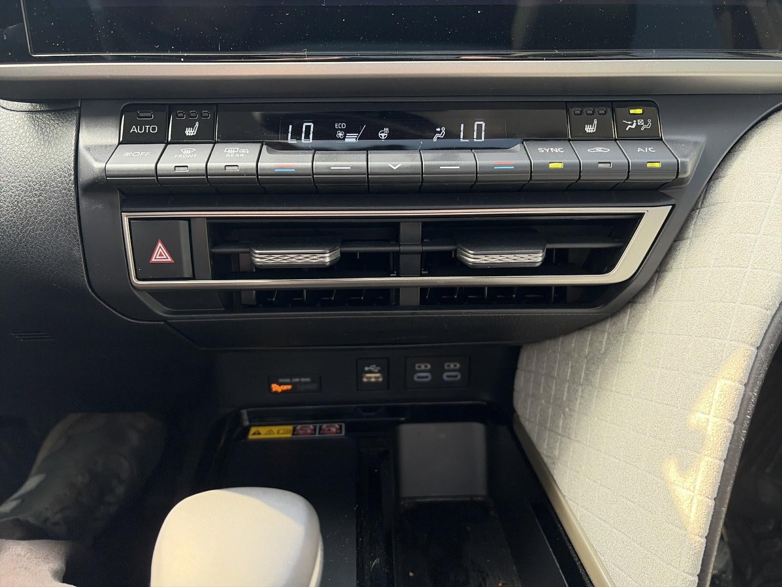 2025 Toyota Camry XSE AWD (Natl)