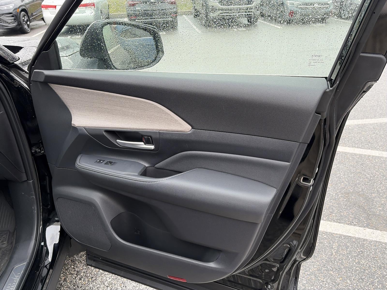 2025 Toyota Grand Highlander Hybrid LE AWD (Natl)