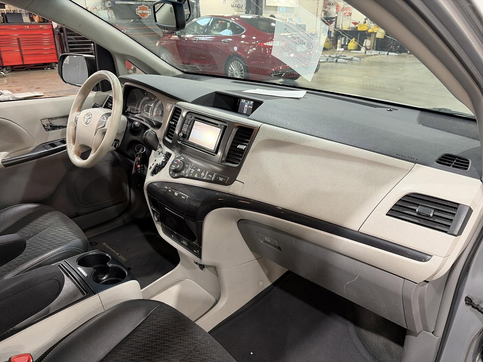 2013 Toyota Sienna 5dr 8-Pass Van V6 SE FWD (Natl)