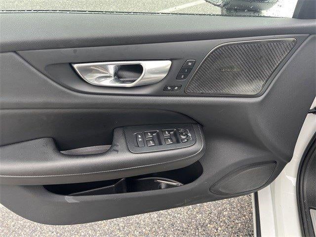 2024 Volvo S60 B5 FWD Plus Dark Theme