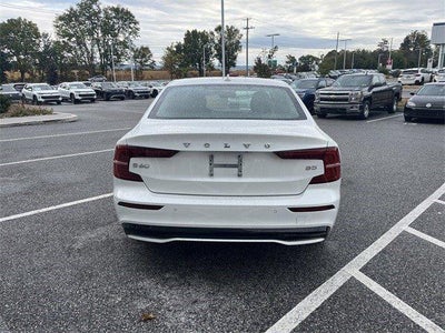 2024 Volvo S60 B5 FWD Plus Dark Theme