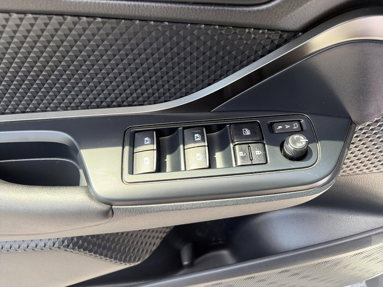 2018 Toyota C-HR XLE FWD (Natl)