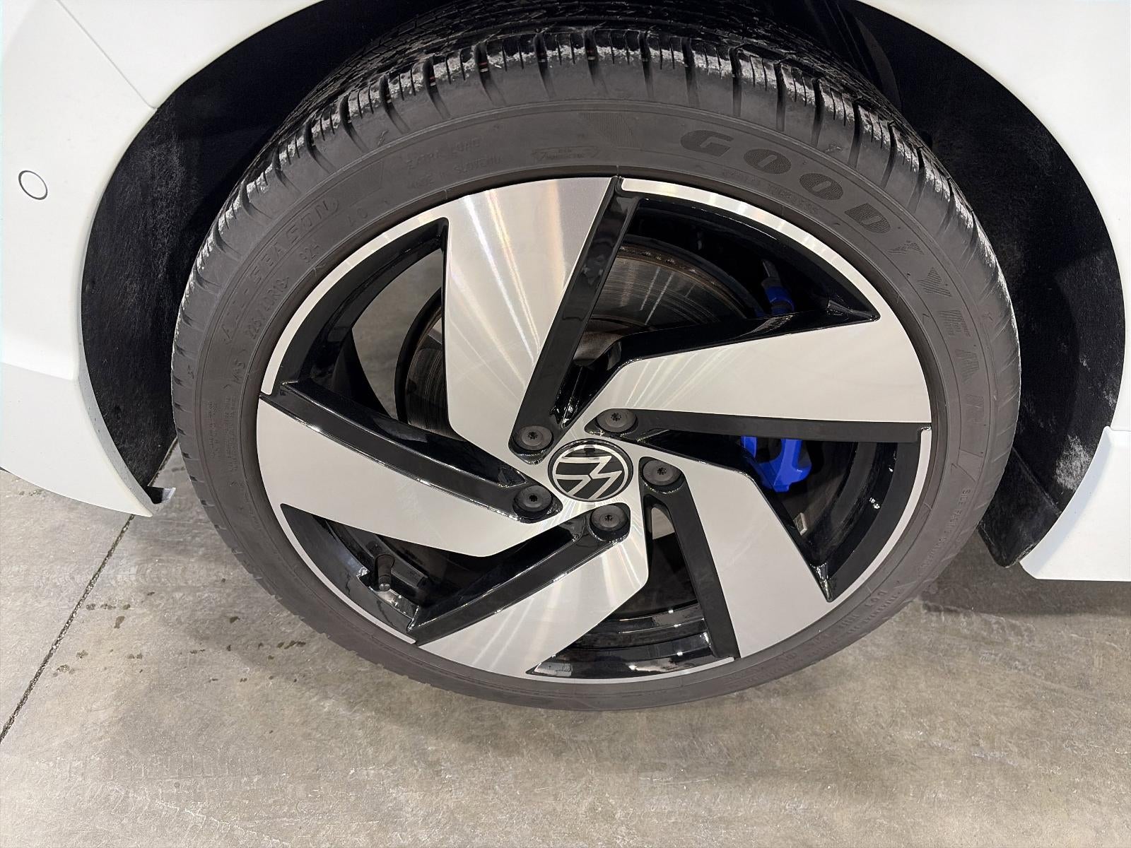 2024 Volkswagen Golf R 2.0T Manual