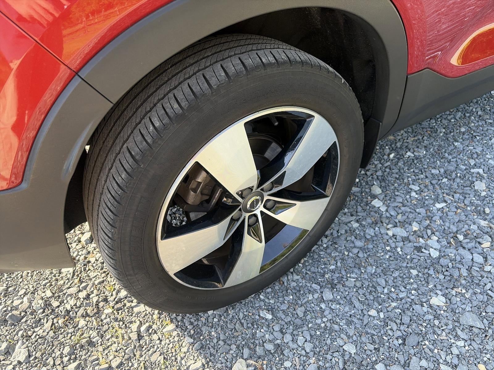 2021 Volvo XC40 T5 AWD Momentum